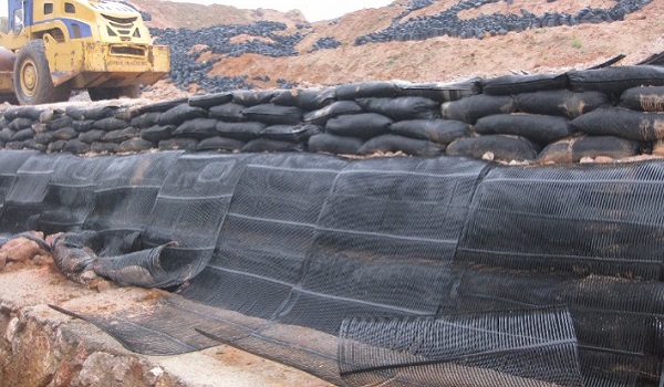 uniaxial geogrid used in slopes